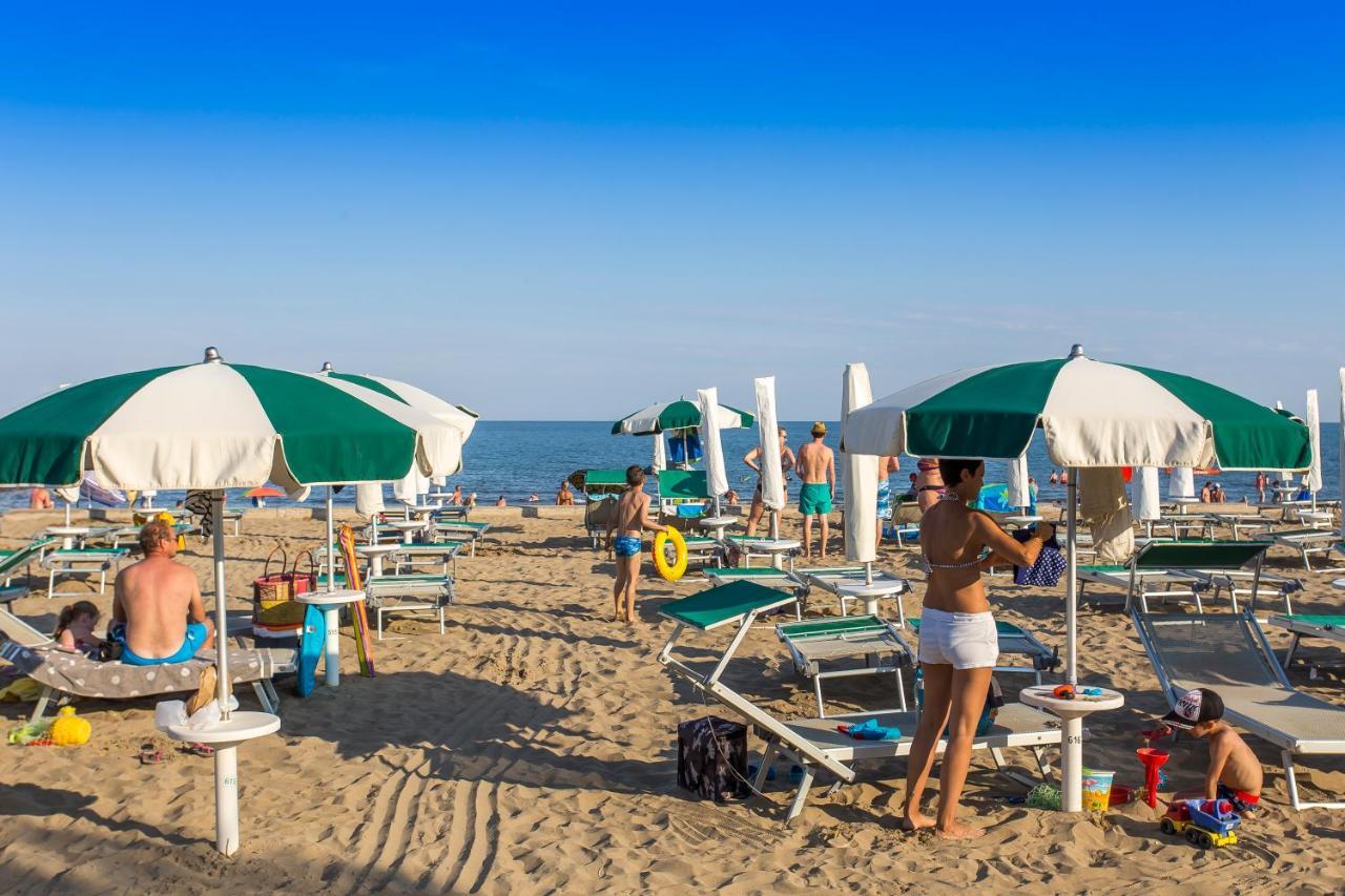 Апартаменты Robinia/Pinetine Lido Altanea Каорле Экстерьер фото